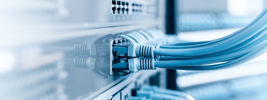 ethernet kabel an netzwerk-switches hintergrund