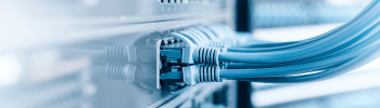 ethernet kabel an netzwerk-switches hintergrund
