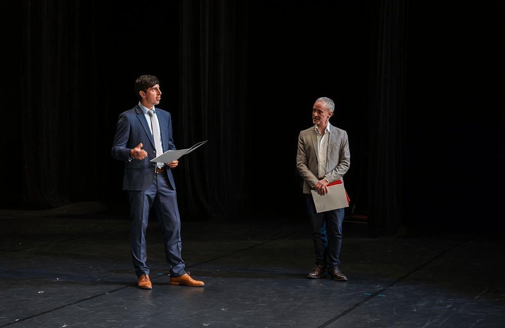 Dr. Daniel Schöneich hält die Laudatio während der Verleihung des Deutschland-Stipendiums, ©Leo Ziems
