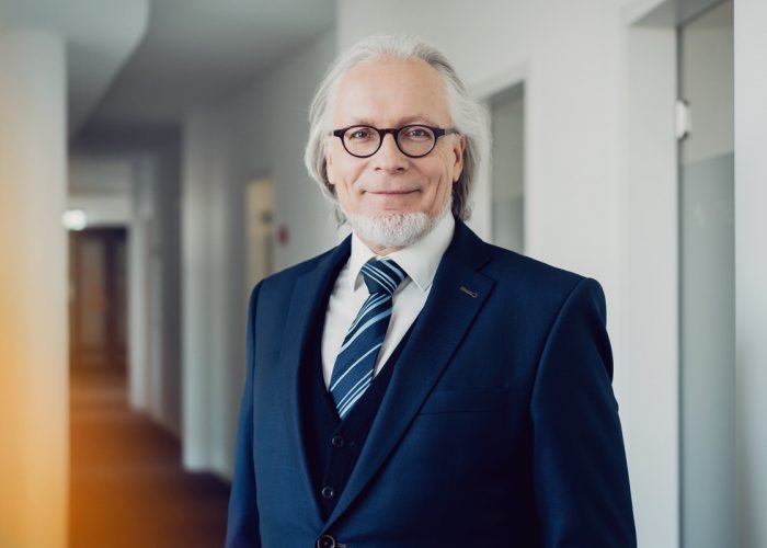 Battke-Grünberg-Rechtsanwalt Rainer Fahrenbruch in der Kanzlei in Dresden